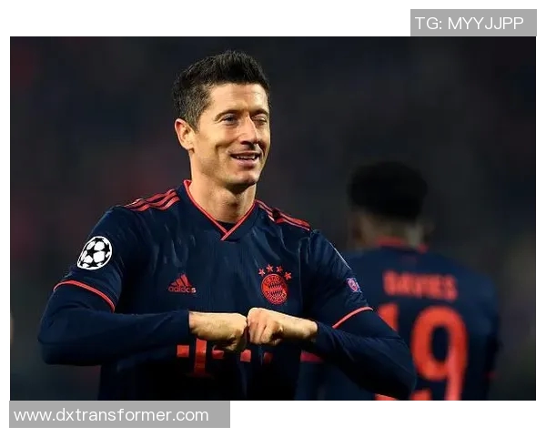 莱万状态火热欧冠赛场独占鳌头10场打入12球稳居射手榜首